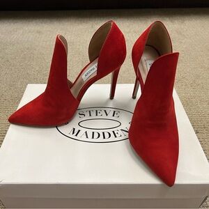 Steve Madden Res Suede Heels